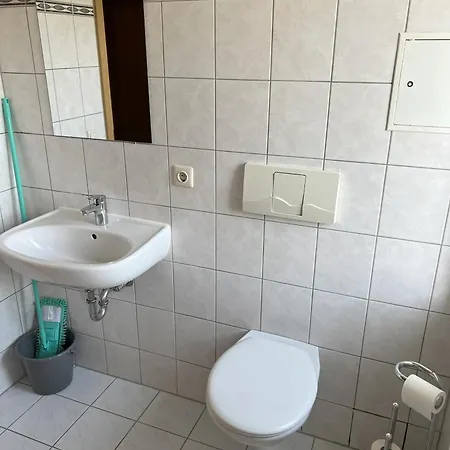 Monteurzimmer Und Bei Leuna, Halle, Leipzig Appartement