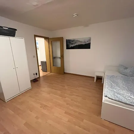 Monteurzimmer Und Bei Leuna, Halle, Leipzig Апартаменты *