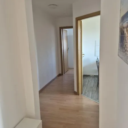 Monteurzimmer Und Bei Leuna, Halle, Leipzig Апартаменты *