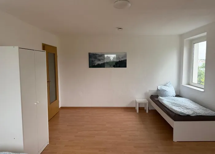 Monteurzimmer Und Bei Leuna, Halle, Leipzig Апартаменты *