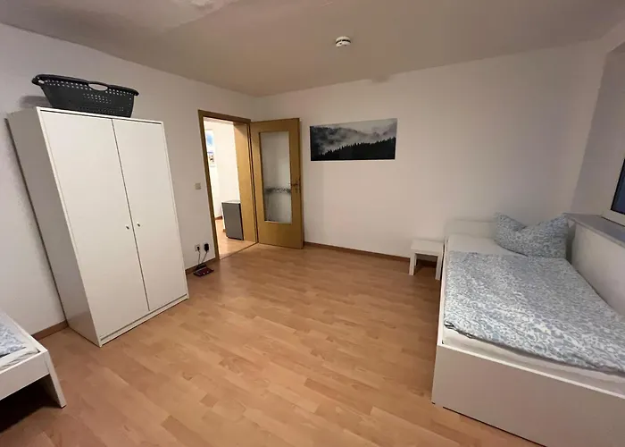 Monteurzimmer Und Bei Leuna, Halle, Leipzig Апартаменты *
